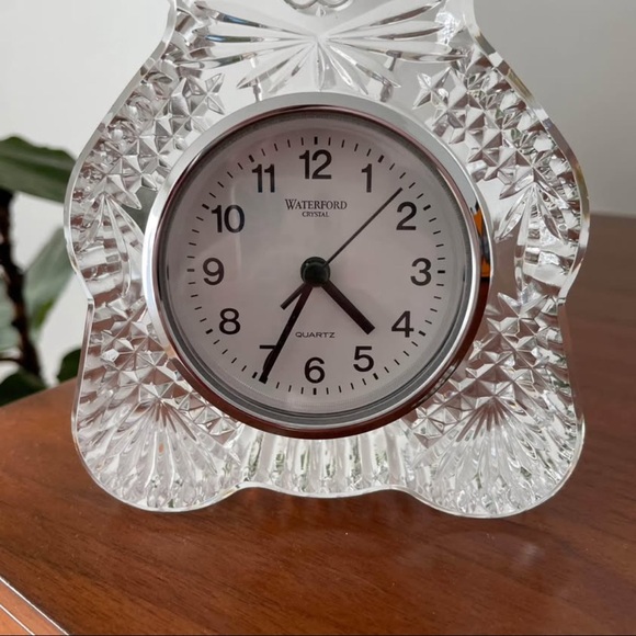 Waterford Crystal Bear Clock - Elegant Clear Design - Picture 3 of 9